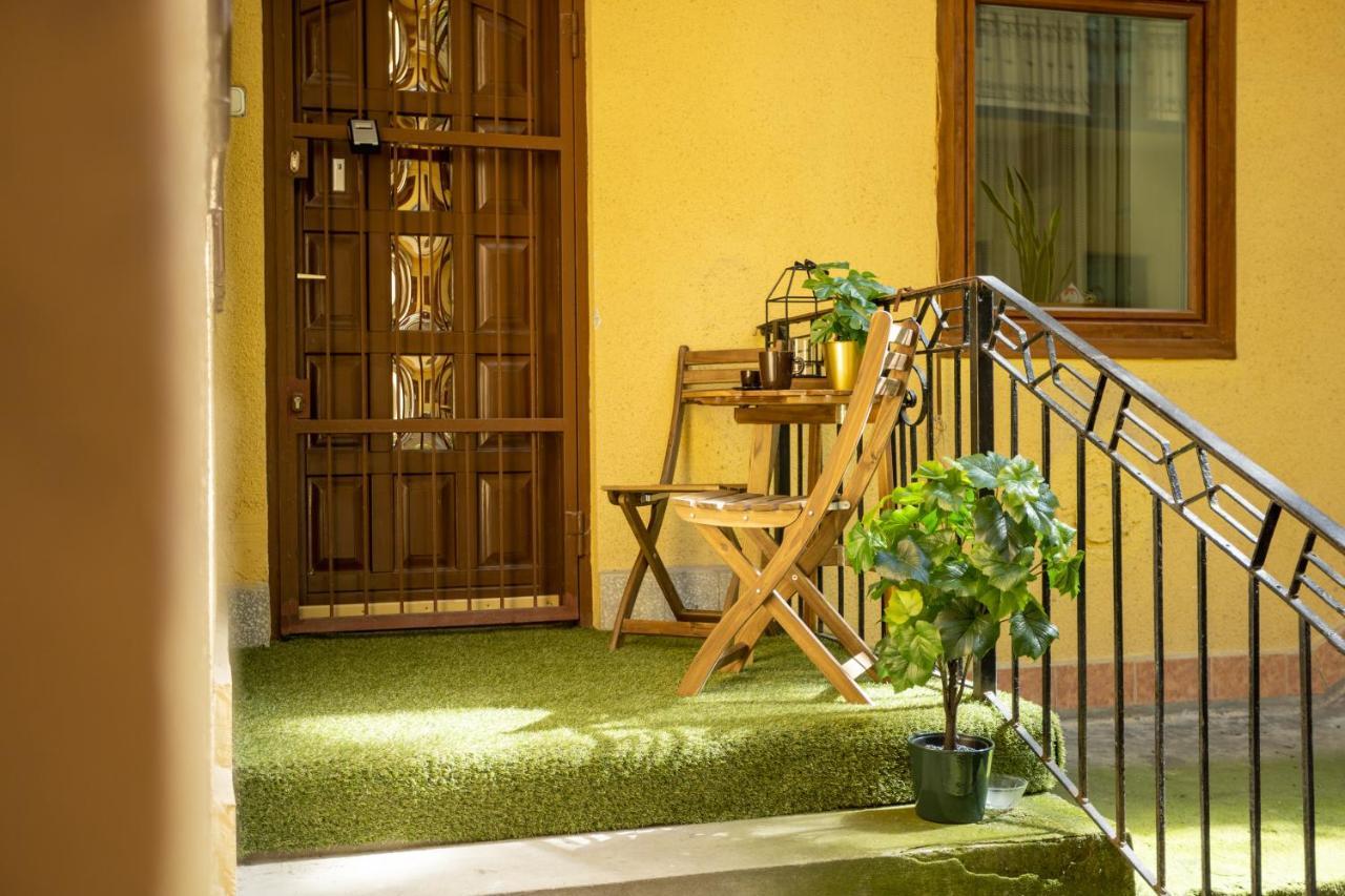 Emerald Suite With Free Parking, Budapest
